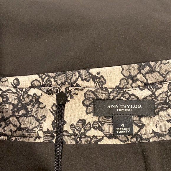 Ann Taylor classy skirt in taupe and black lace - Picture 4 of 5